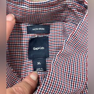 GAP Kids Non-Iron Shirt Boys XL Button Up Down Collared Plaid‎ Red Blue